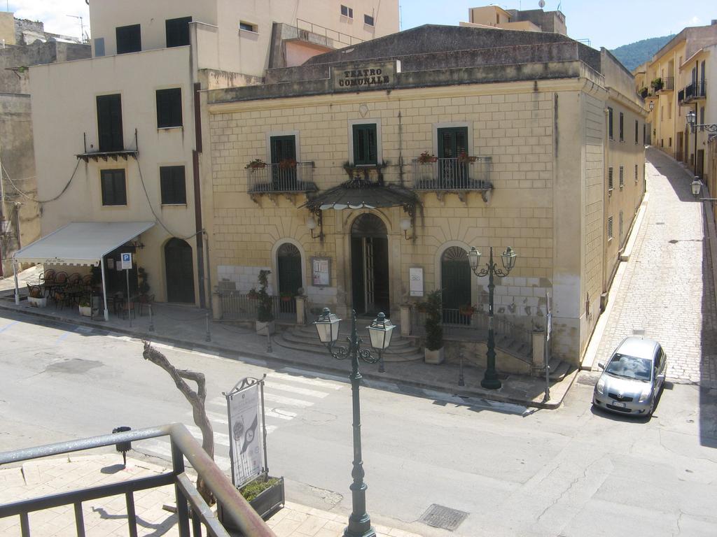 Апартаменти La Casa Del Teatro Самбука-ді-Сицилія Екстер'єр фото